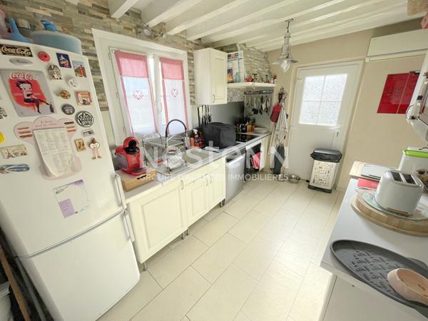 A VENDRE - CHAUMONT EN VEXIN Longère rénovée avec extension de 180 m² habitables - 5 chambres - 1800 m² de terrain
