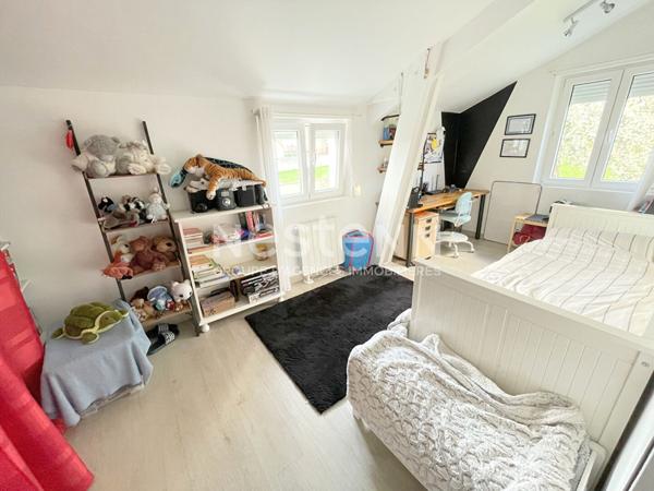 A VENDRE - CHAUMONT EN VEXIN Longère rénovée avec extension de 180 m² habitables - 5 chambres - 1800 m² de terrain