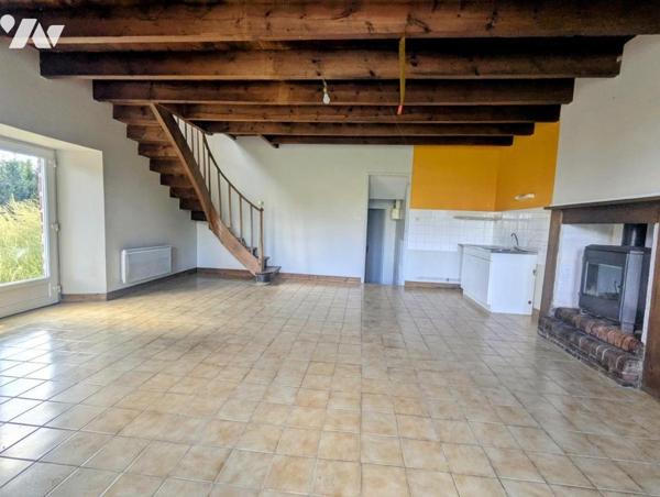 A VENDRE : SOULLES Eglise petite maison de village avec terrain