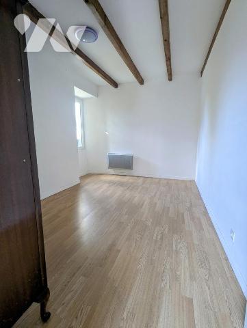 A VENDRE : SOULLES Eglise petite maison de village avec terrain