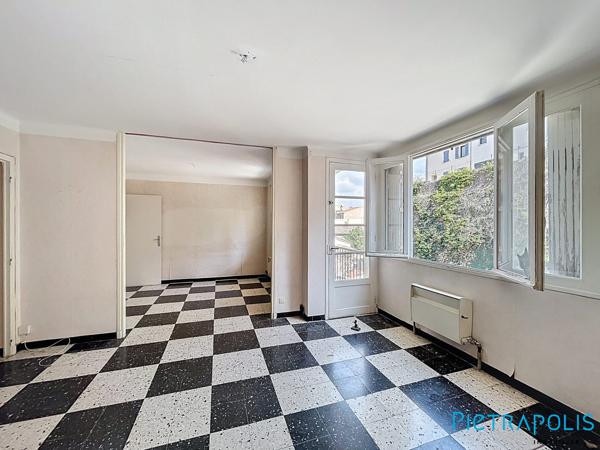 SÈTE : Quartier La Perrière : Appartement T3 65,28m² loi carrez, terrasse, balcon.