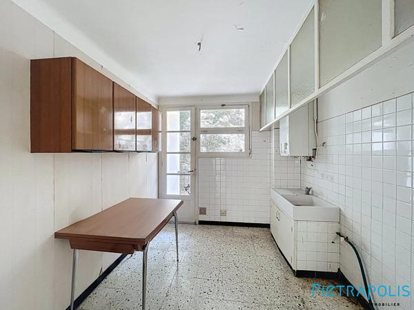 SÈTE : Quartier La Perrière : Appartement T3 65,28m² loi carrez, terrasse, balcon.
