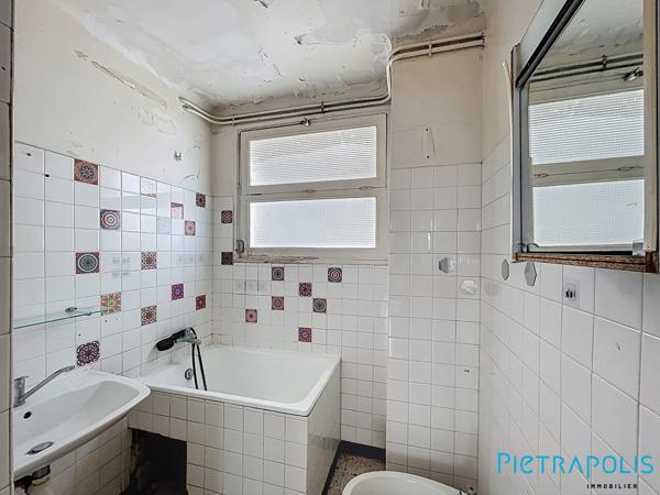 SÈTE : Quartier La Perrière : Appartement T3 65,28m² loi carrez, terrasse, balcon.