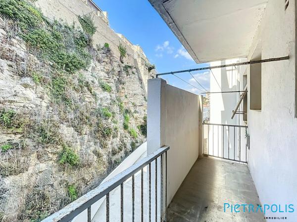 SÈTE : Quartier La Perrière : Appartement T3 65,28m² loi carrez, terrasse, balcon.