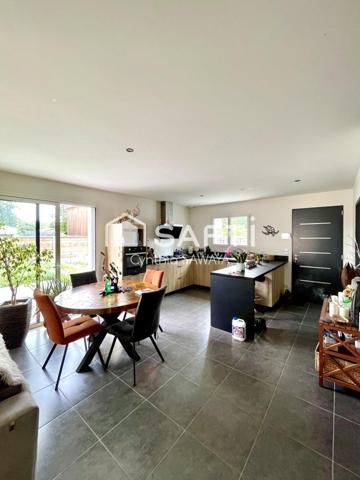 Maison moderne et pratique avec des prestations récentes!