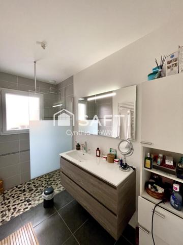 Maison moderne et pratique avec des prestations récentes!