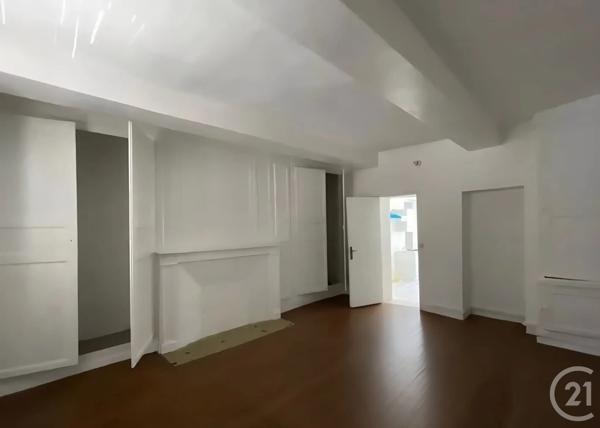 Immeuble à vendre  120 m 2   VERVINS  - 02