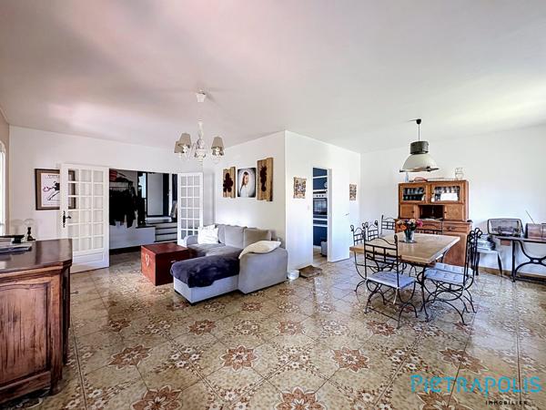 SÈTE - QUARTIER TRIOLET : Sur une parcelle de 485m², Maison R+1 160m², garage.