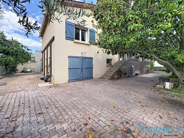 SÈTE - QUARTIER TRIOLET : Sur une parcelle de 485m², Maison R+1 160m², garage.