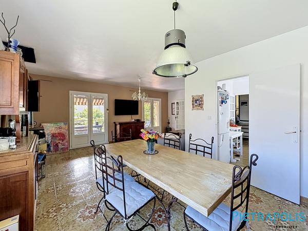SÈTE - QUARTIER TRIOLET : Sur une parcelle de 485m², Maison R+1 160m², garage.