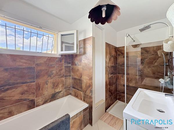 SÈTE - QUARTIER TRIOLET : Sur une parcelle de 485m², Maison R+1 160m², garage.