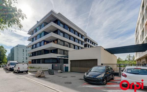 Appartement à vendre    5 pièces • 94 m2 Lyon 8