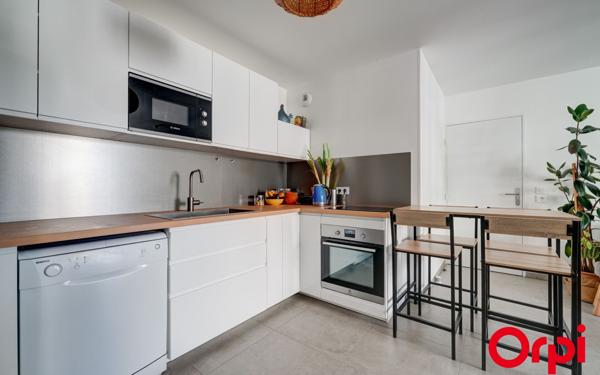 Appartement à vendre    5 pièces • 94 m2 Lyon 8