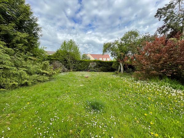 Terrain Saint Germain En Laye 600 m2 741 600 € **  - Référence  18258