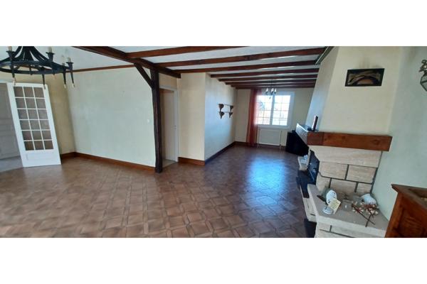 Situé dans agréable secteur, pavillon