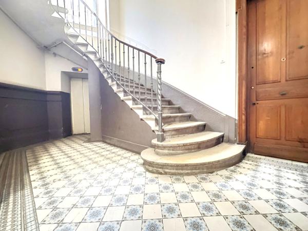 Appartement 4 pièces de 105m² Place Rouget de l'Isle