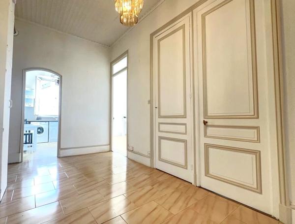 Appartement 4 pièces de 105m² Place Rouget de l'Isle