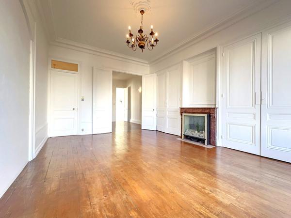 Appartement 4 pièces de 105m² Place Rouget de l'Isle