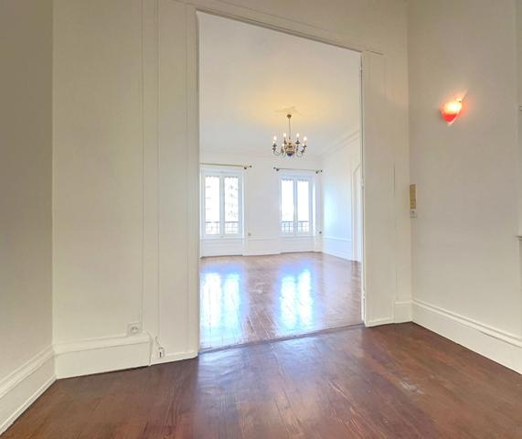 Appartement 4 pièces de 105m² Place Rouget de l'Isle