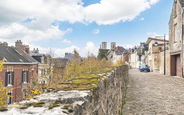 Appartement à vendre    1 pièce • 50 m2 Laon