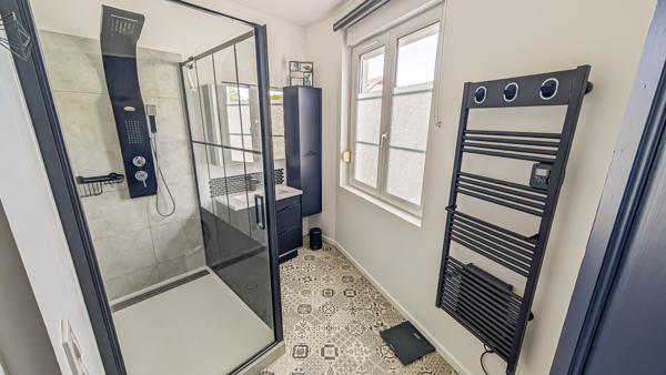 Le Mans (72100) MAISON DE VILLE AVEC COURETTE ET GARAGE