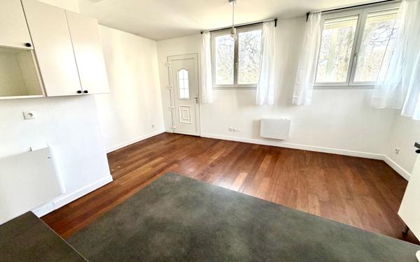 Appartement à louer    1 pièce •  Chelles