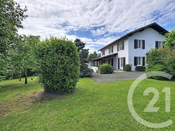 Maison à vendre  7 pièces - 188,20 m 2   BIDART  - 64