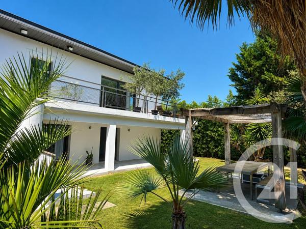 Maison à vendre  7 pièces - 188,20 m 2   BIDART  - 64