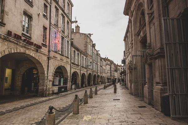 Studio centre ville de La Rochelle proche parcs et commerces 141 000 € **  - Référence  FB722