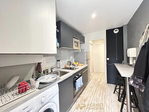 Studio centre ville de La Rochelle proche parcs et commerces 141 000 € **  - Référence  FB722