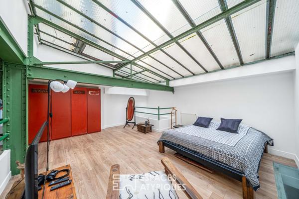 Loft à l’esprit atelier en arrière cour d’un ancien bâtiment industriel