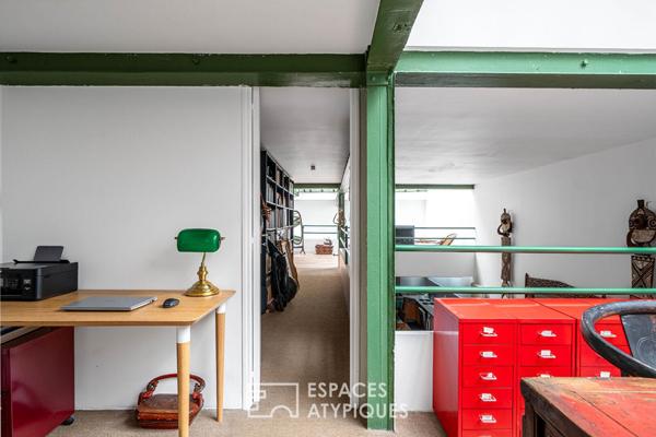 Loft à l’esprit atelier en arrière cour d’un ancien bâtiment industriel