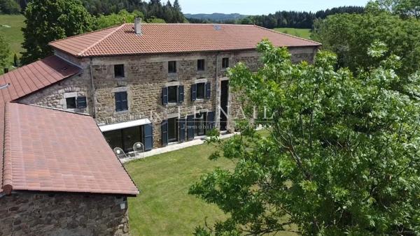 Charmante demeure de caractère du XIXe siècle entièrement rénovée dans la Loire