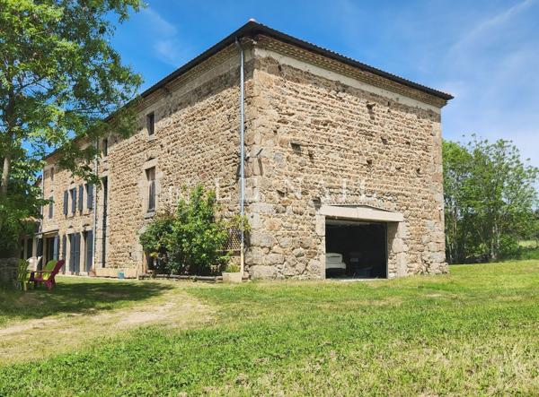 Charmante demeure de caractère du XIXe siècle entièrement rénovée dans la Loire