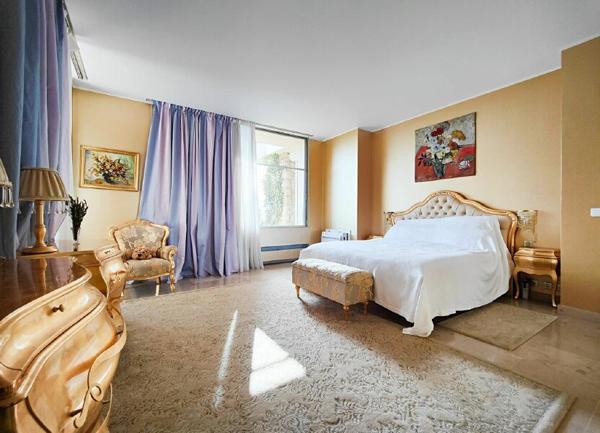 Maison à vendre  6 pièces •  Châteauneuf-Grasse