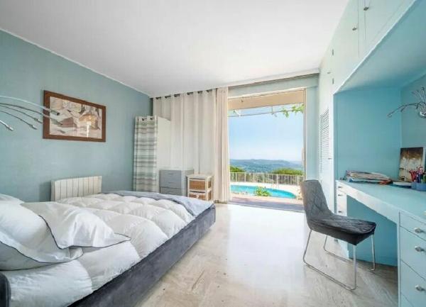 Maison à vendre  6 pièces •  Châteauneuf-Grasse