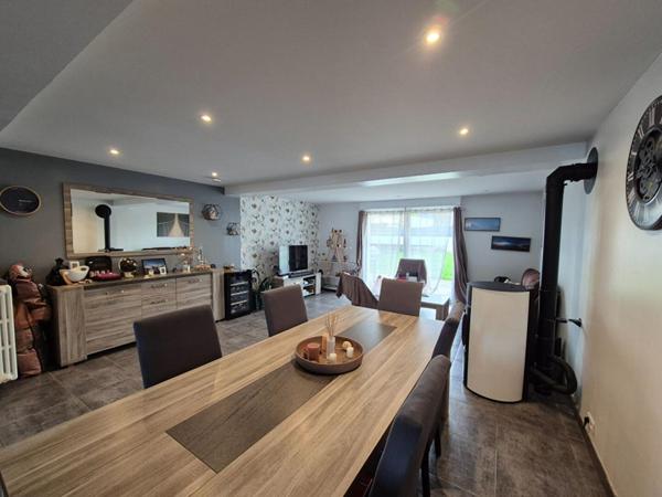 Belle maison entièrement rénovée de 140 m² sur terrain de 400 m2 (Morbihan). (15 min de Lorient - 10 min de Plouay - 5 min de Pont Scorff - 25 min de la mer)