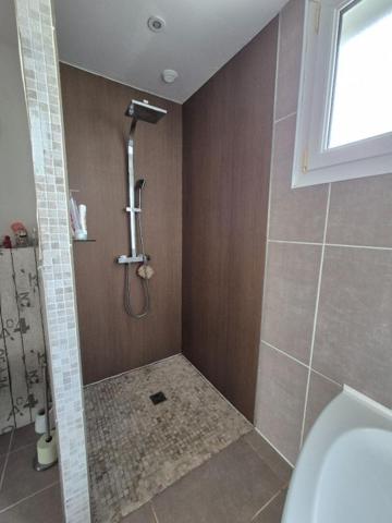 Belle maison entièrement rénovée de 140 m² sur terrain de 400 m2 (Morbihan). (15 min de Lorient - 10 min de Plouay - 5 min de Pont Scorff - 25 min de la mer)