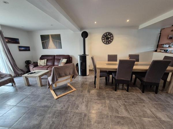 Belle maison entièrement rénovée de 140 m² sur terrain de 400 m2 (Morbihan). (15 min de Lorient - 10 min de Plouay - 5 min de Pont Scorff - 25 min de la mer)