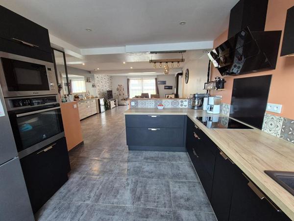 Belle maison entièrement rénovée de 140 m² sur terrain de 400 m2 (Morbihan). (15 min de Lorient - 10 min de Plouay - 5 min de Pont Scorff - 25 min de la mer)