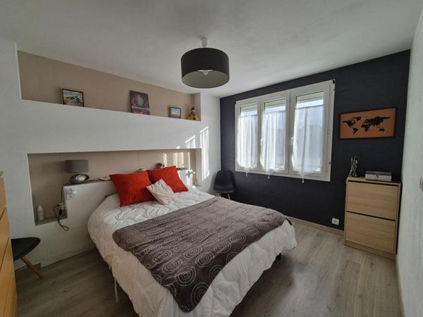 Belle maison entièrement rénovée de 140 m² sur terrain de 400 m2 (Morbihan). (15 min de Lorient - 10 min de Plouay - 5 min de Pont Scorff - 25 min de la mer)