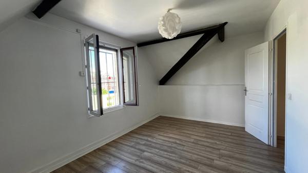 DUPLEX FAMILIAL de 119 m² avec CAVE et beau POTENTIEL - proximité COMMERCES et TRANSPORTS - 4 pièces SAINT LEU D'ESSERENT (60)