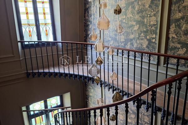 Hôtel particulier fin XIXème, avec son parc en plein centre-ville dans l’Yonne