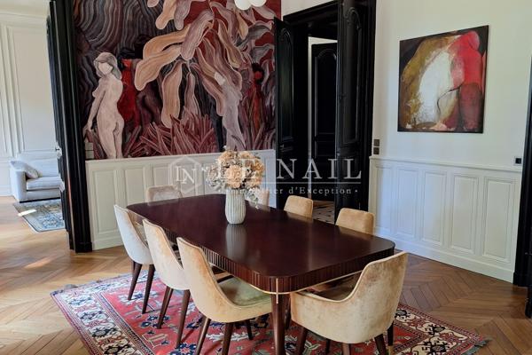Hôtel particulier fin XIXème, avec son parc en plein centre-ville dans l’Yonne