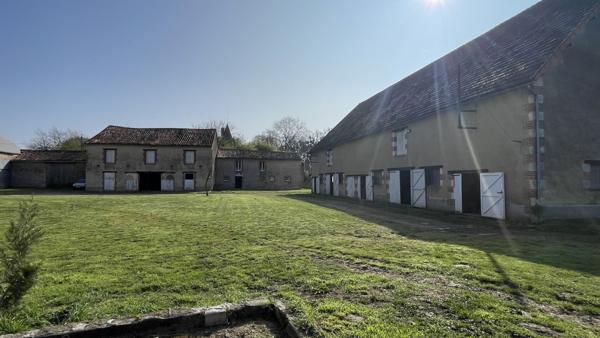 Propriété de 20 hectares avec installations équestres en Poitou