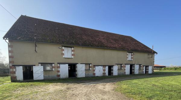Propriété de 20 hectares avec installations équestres en Poitou