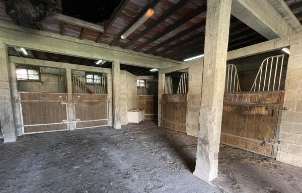 Propriété de 20 hectares avec installations équestres en Poitou