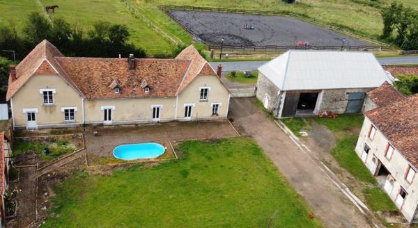 Propriété de 20 hectares avec installations équestres en Poitou