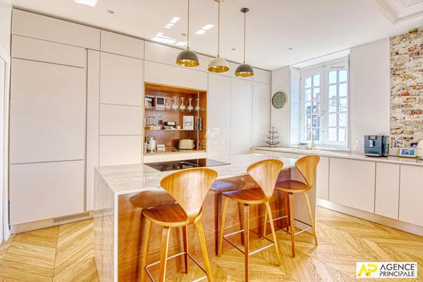 Versailles Notre-Dame Les Prés- Appartement 6 pièces 158 m² au sol (150 m² Carrez) 2eme et dernier étage - - €1 620 000 ** - Référence 27203