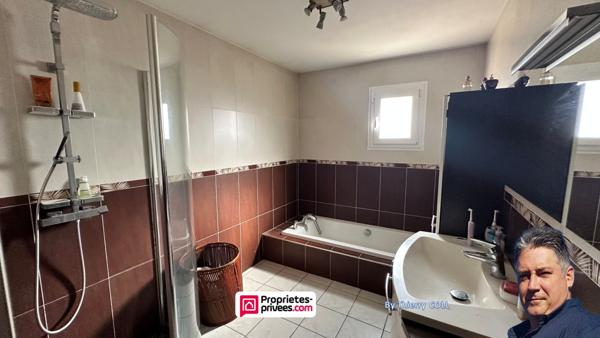 Maison 240 M² Saint Priest 7 pièce(s) Piscine